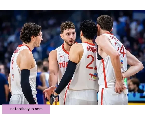 土耳其球迷氛围火爆，主场助威气势如虹